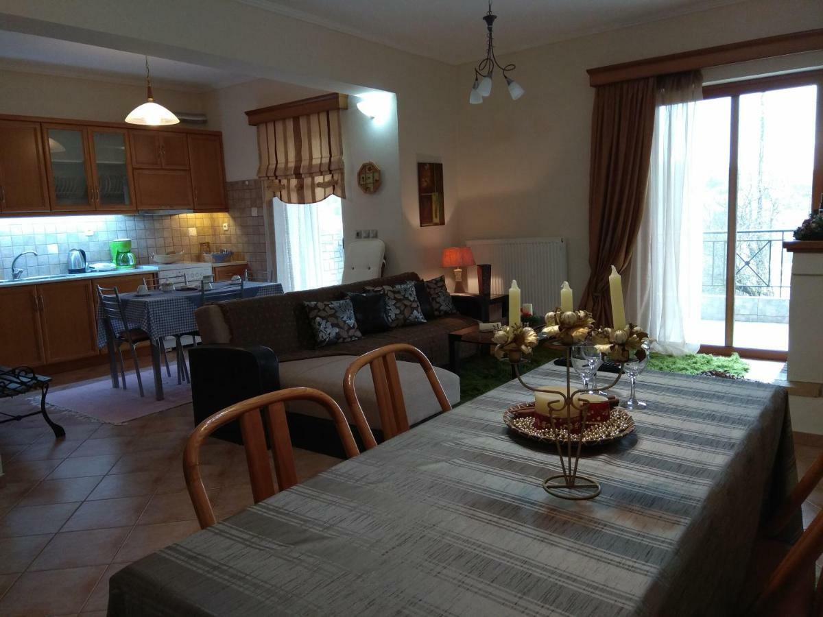 דירות ויטינה Mainades House מראה חיצוני תמונה